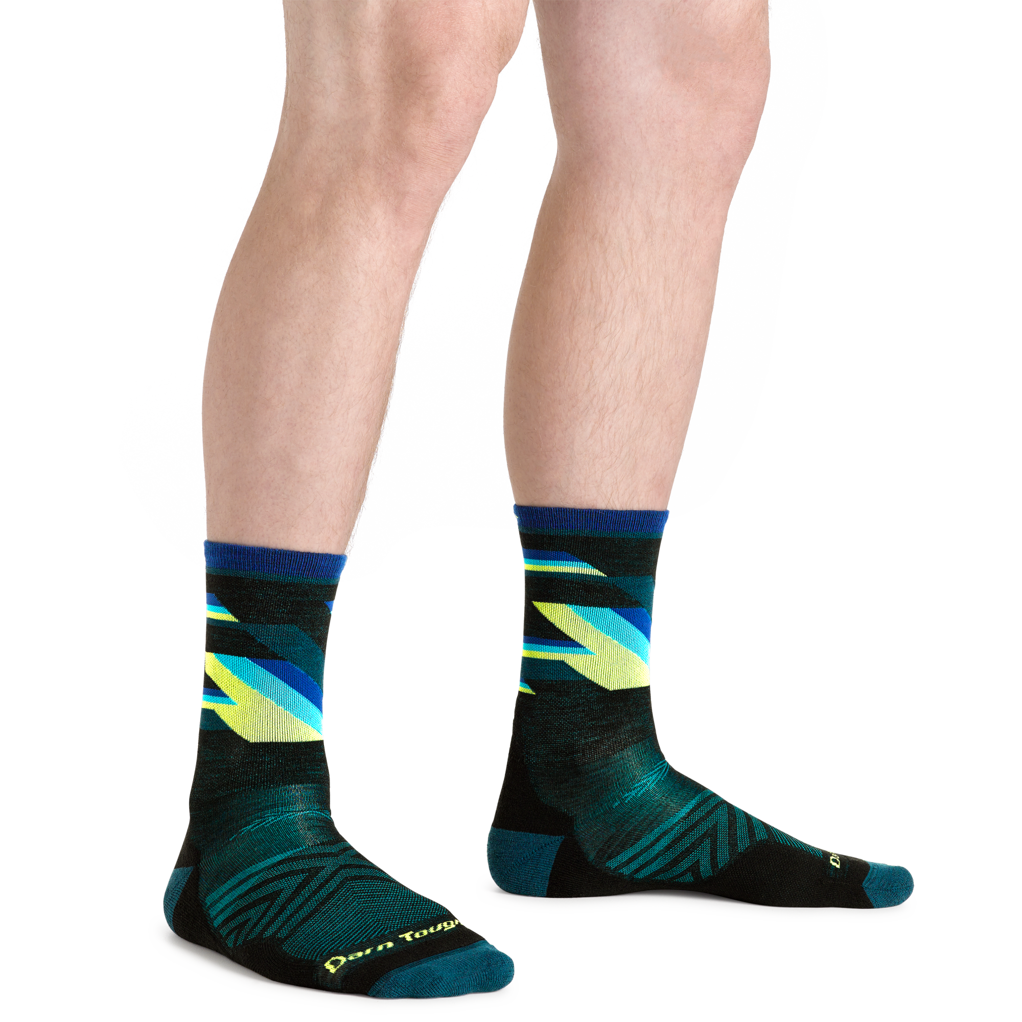 1056 men's bolt micro crew running socks in black on model
