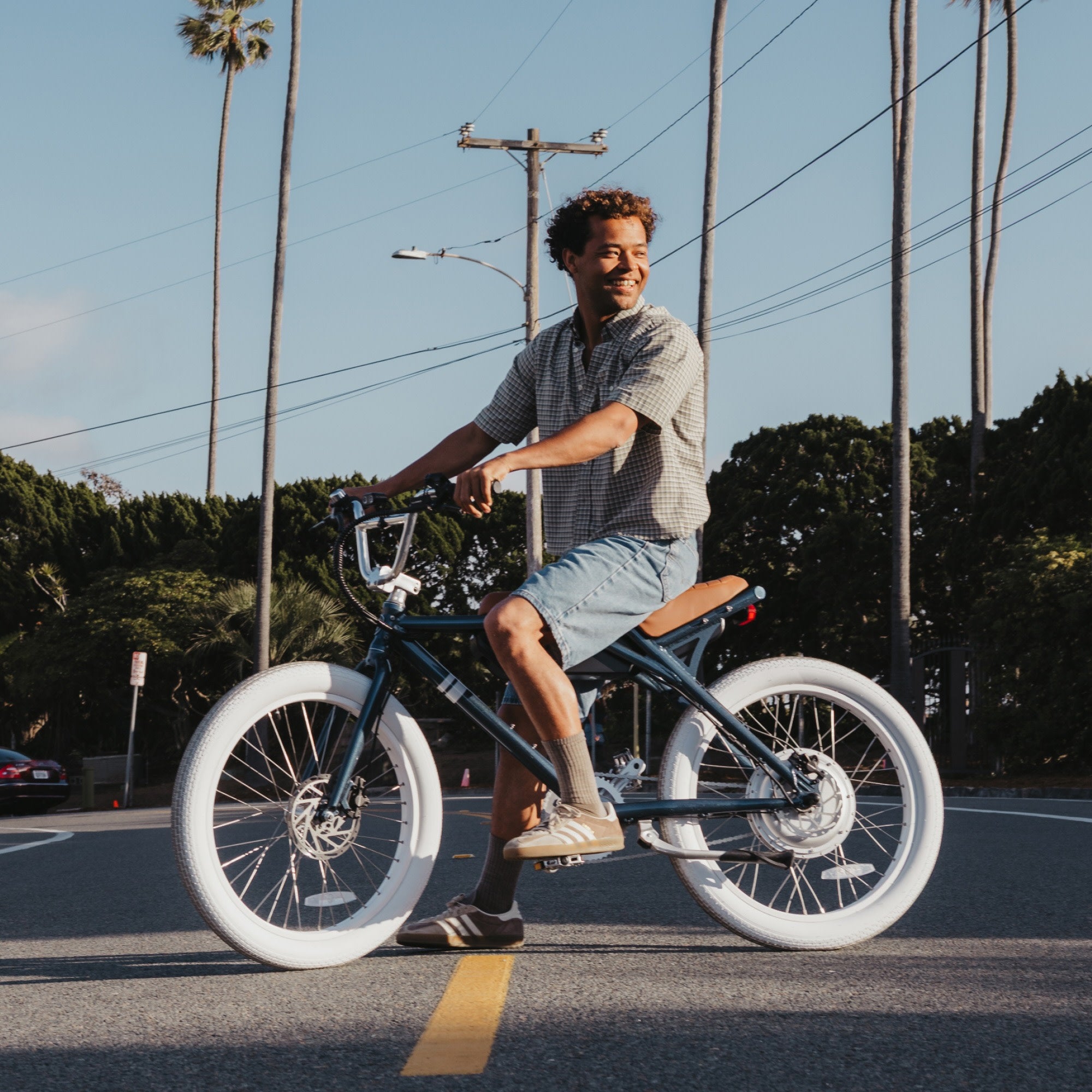 model riding a bicycle wearing the 1657 standard lightweight lifestyle crew in rye colorway