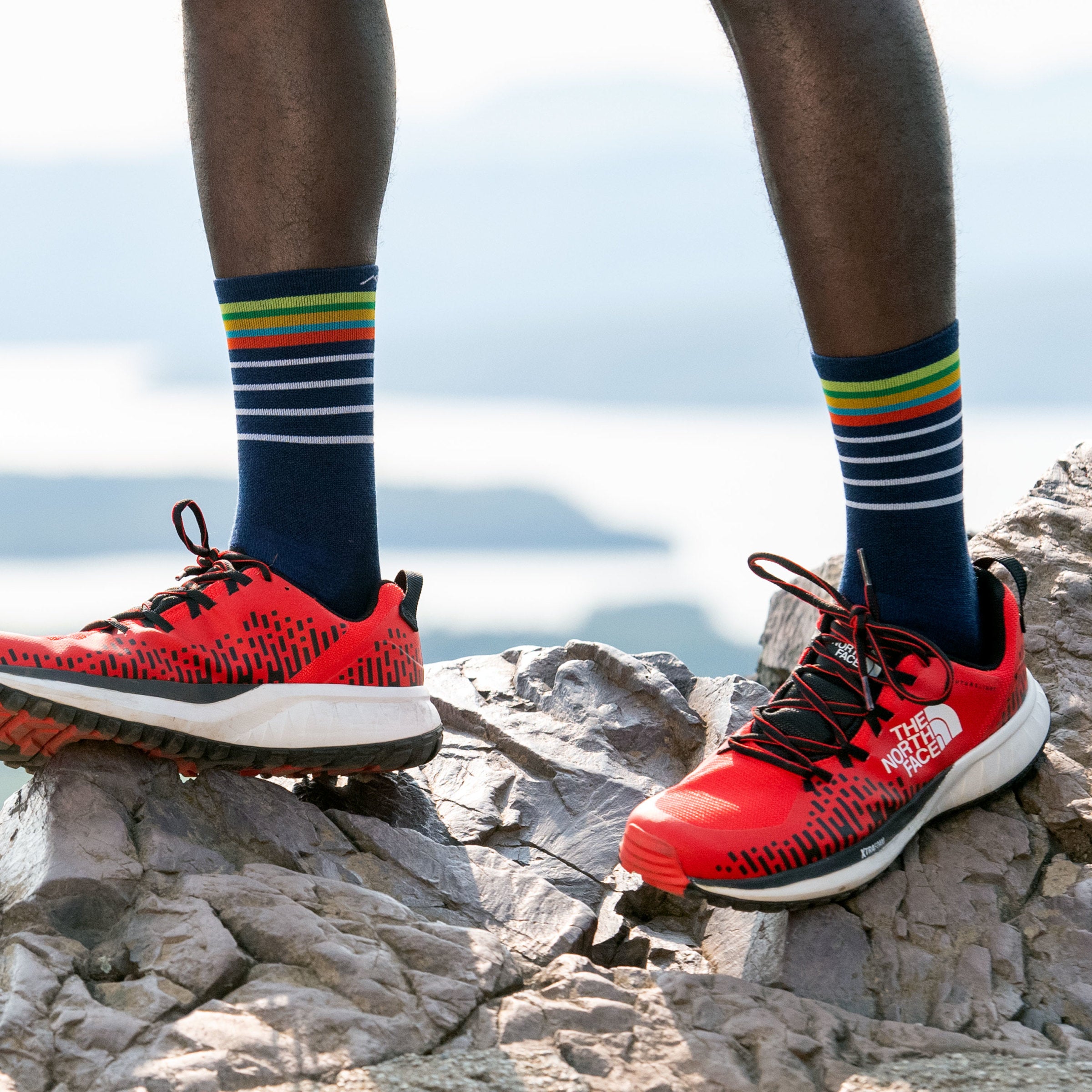 On Model image in running sneakers wearing the stride micro crew in eclipse